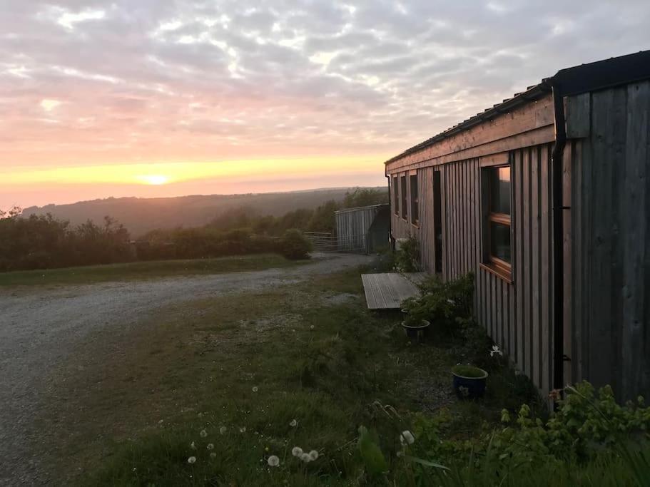 Spacious Cabin On Isolated Farm With Sea View 뷰드 외부 사진