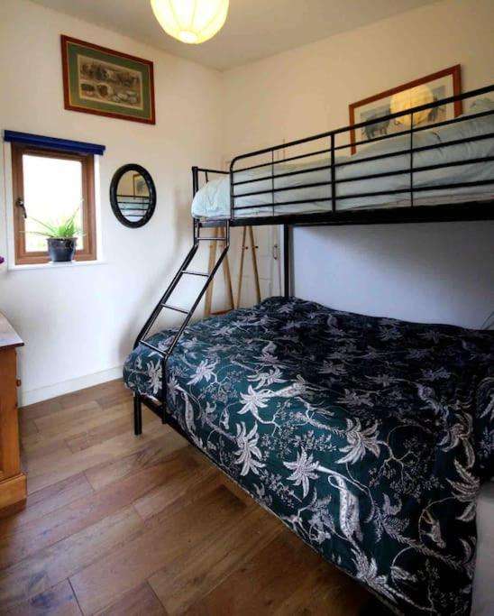 Spacious Cabin On Isolated Farm With Sea View 뷰드 외부 사진