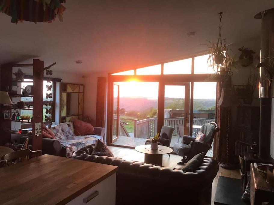 Spacious Cabin On Isolated Farm With Sea View 뷰드 외부 사진