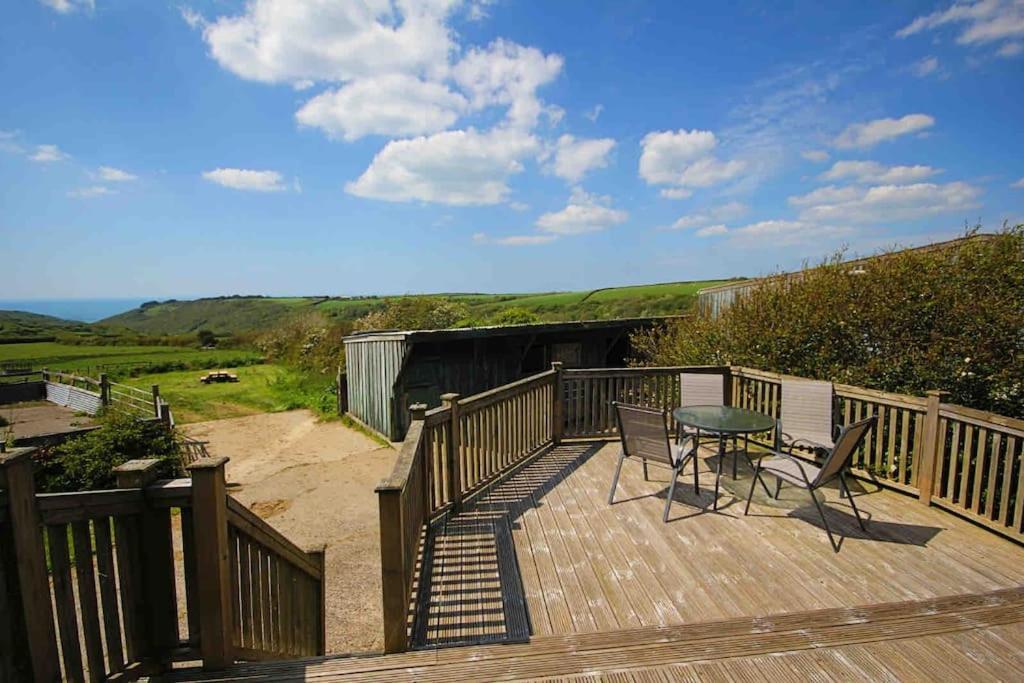 Spacious Cabin On Isolated Farm With Sea View 뷰드 외부 사진