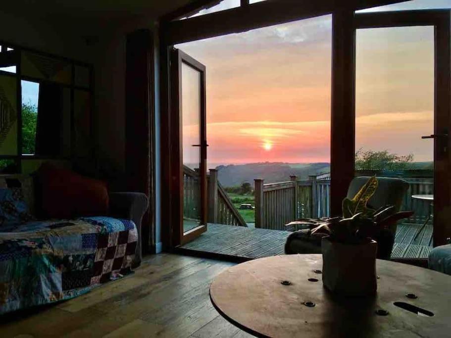 Spacious Cabin On Isolated Farm With Sea View 뷰드 외부 사진