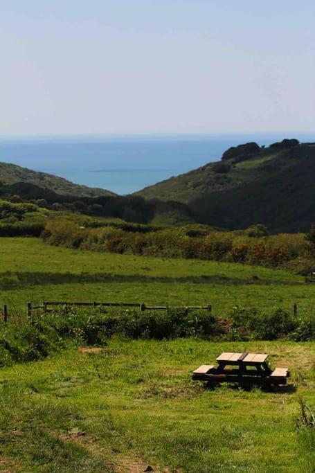 Spacious Cabin On Isolated Farm With Sea View 뷰드 외부 사진